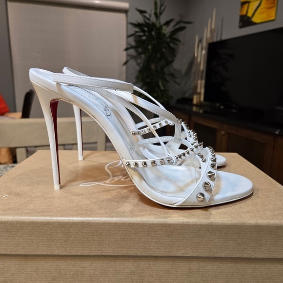 NEW Christian Louboutin Tatooska Spikes White Studded Women's Sandals Size 40 - Picture 4 of 12